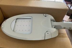  Đèn đường cao áp chiếu sáng đường phố