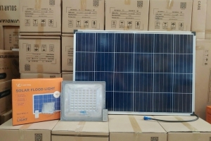 Giá đèn pha năng lượng mặt trời 400w