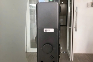 Khóa cửa kính vân tay 
