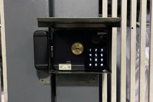 Khóa cửa cổng vân tay cao cấp