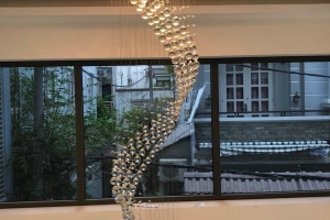  Đèn thả thông tầng cầu thang