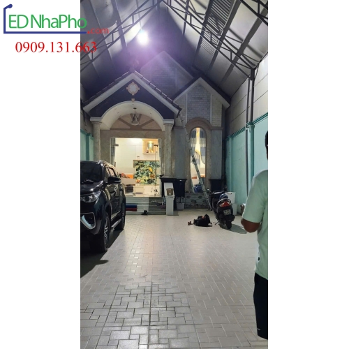 Giá đèn năng lượng mặt trời 400w